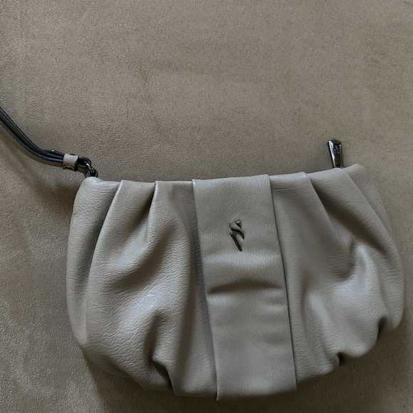 Vera Wang Wristlet - Picture 1 of 5